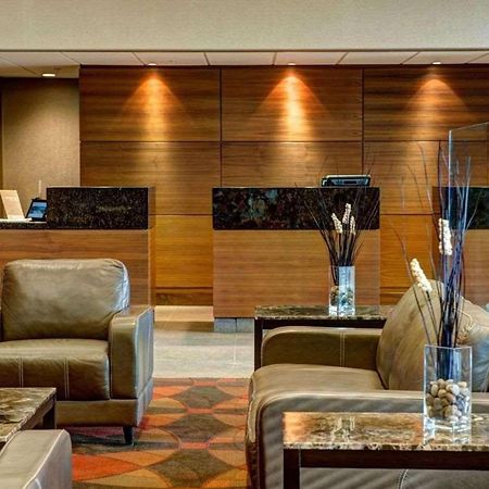 Radisson Hotel & Suites Fort Mcmurray Ngoại thất bức ảnh