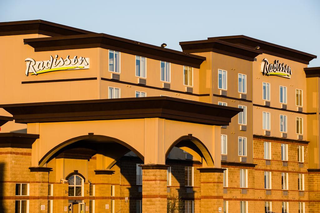 Radisson Hotel & Suites Fort Mcmurray Ngoại thất bức ảnh