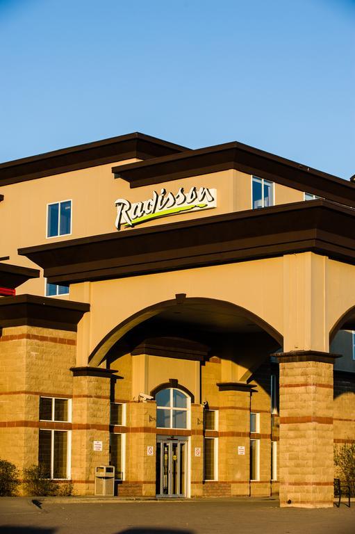 Radisson Hotel & Suites Fort Mcmurray Ngoại thất bức ảnh