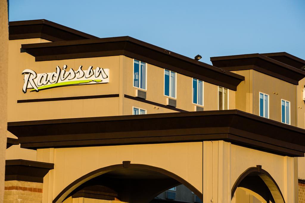 Radisson Hotel & Suites Fort Mcmurray Ngoại thất bức ảnh