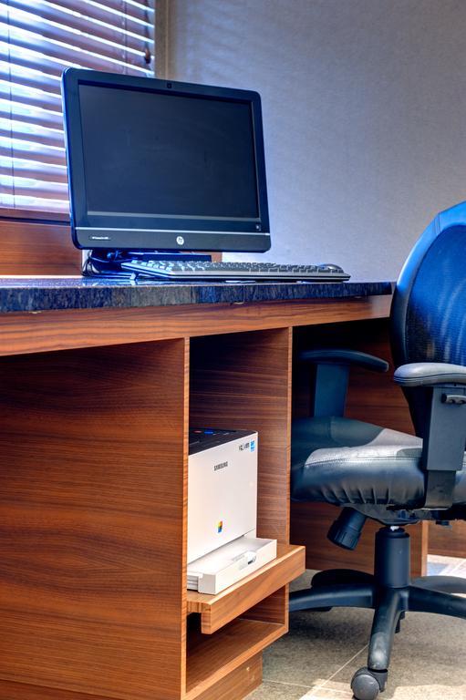 Radisson Hotel & Suites Fort Mcmurray Ngoại thất bức ảnh
