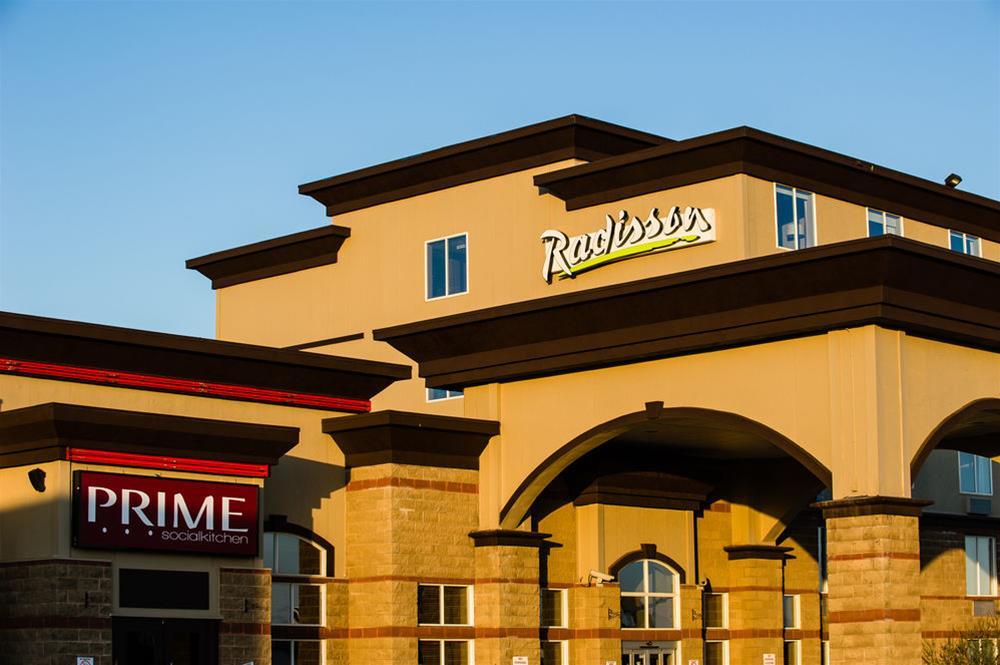 Radisson Hotel & Suites Fort Mcmurray Ngoại thất bức ảnh