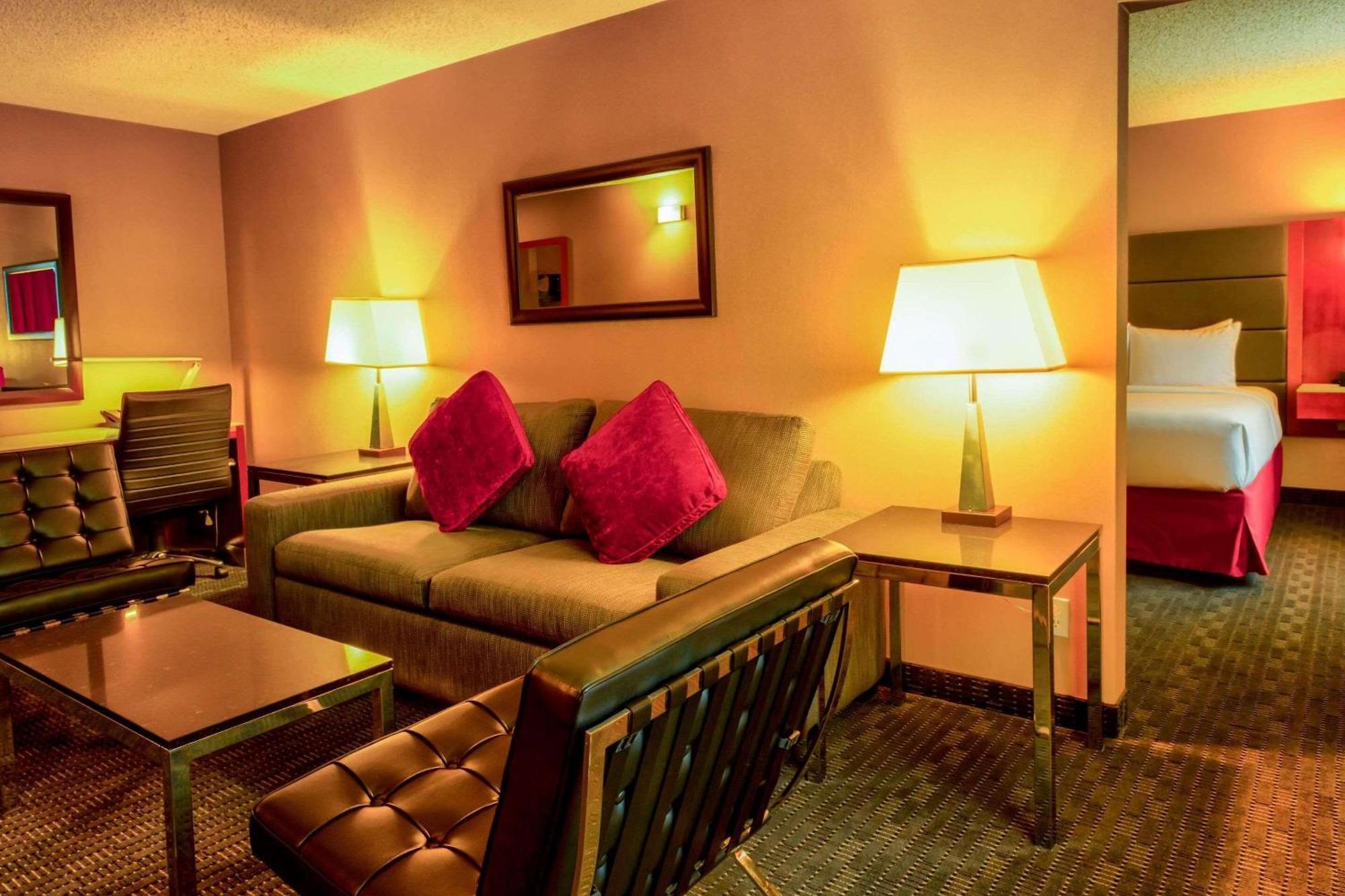 Radisson Hotel & Suites Fort Mcmurray Ngoại thất bức ảnh