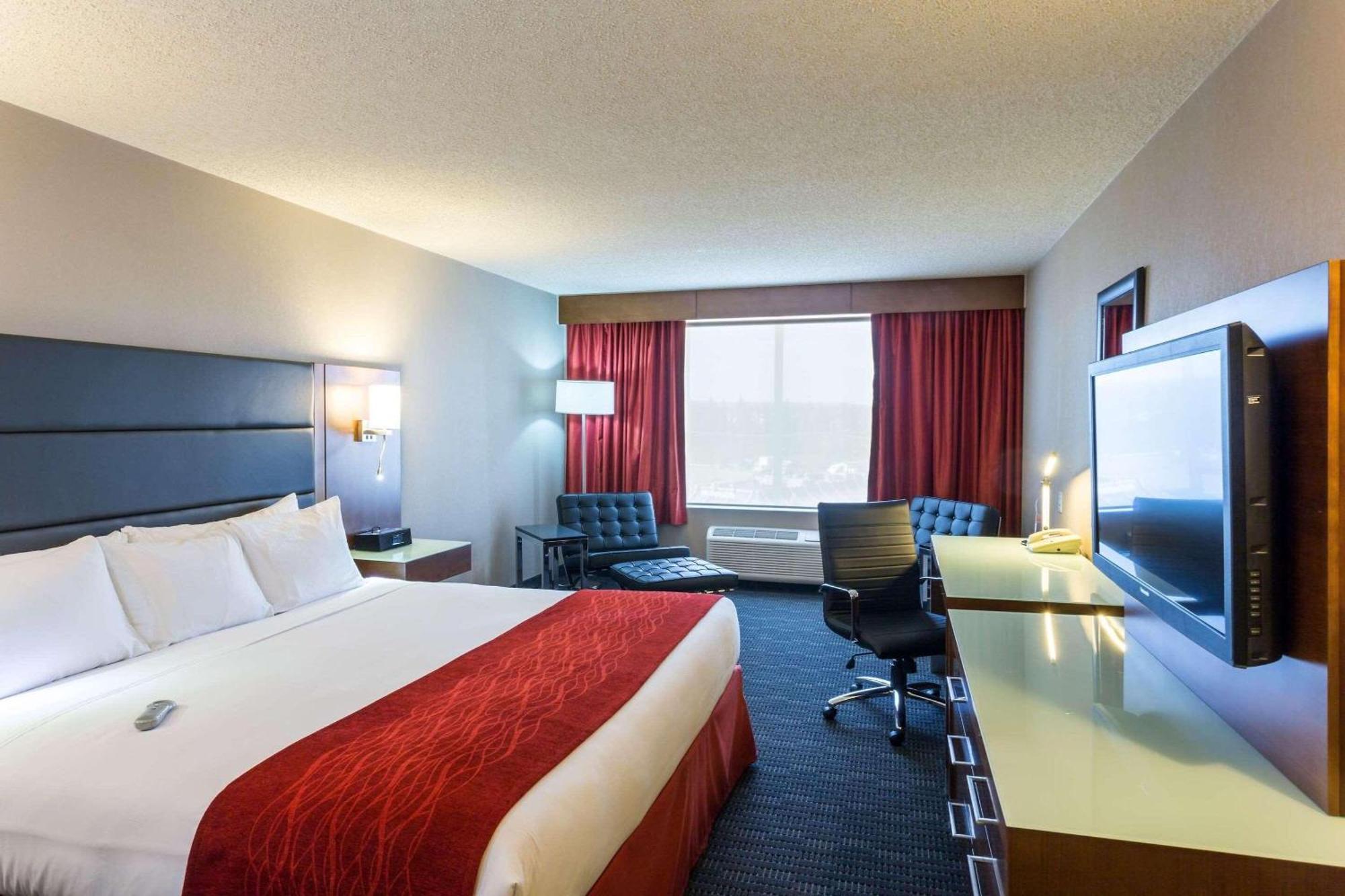 Radisson Hotel & Suites Fort Mcmurray Ngoại thất bức ảnh