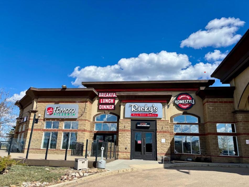 Radisson Hotel & Suites Fort Mcmurray Ngoại thất bức ảnh