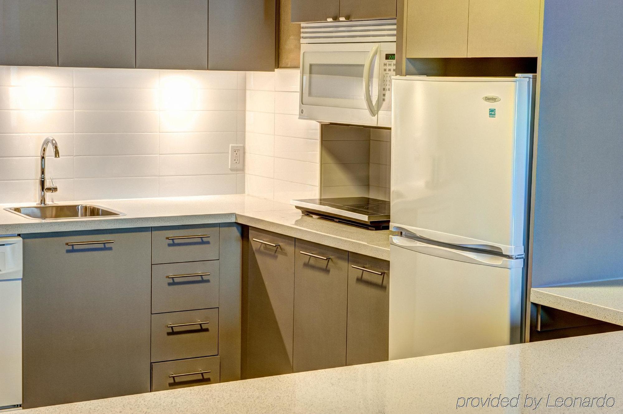 Radisson Hotel & Suites Fort Mcmurray Ngoại thất bức ảnh